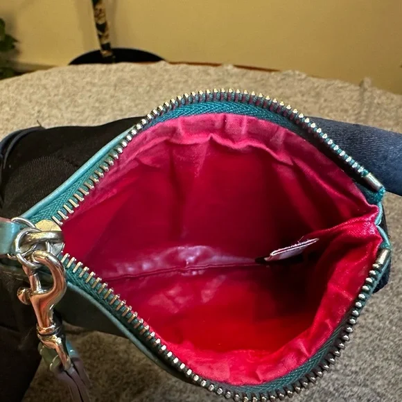 90s Vintage Dooney & Bourke Sage Green Leather Wristlet - Rare Find! - Picture 6 of 13